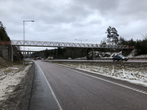Rostfri Duplex GC-bro, Gång och cykelbro över motorväg